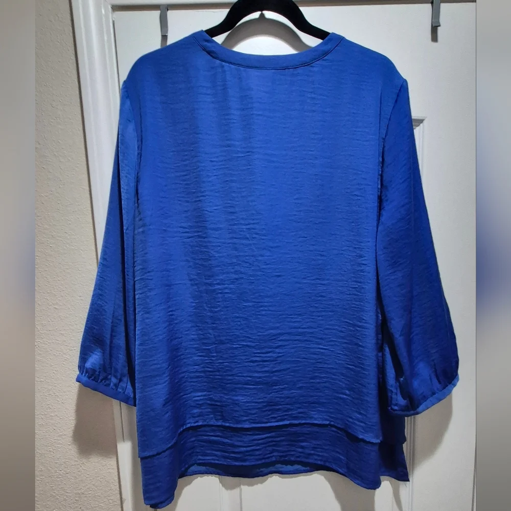 Chico’s 3 Blue Satin Blouse (USA XL) Split Neck Flowing Double Layered Top EUC - Picture 4 of 6